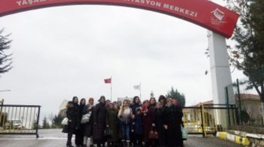 Pursaklarlı Kadınlar Rehabilitasyon Merkezini Ziyaret Etti