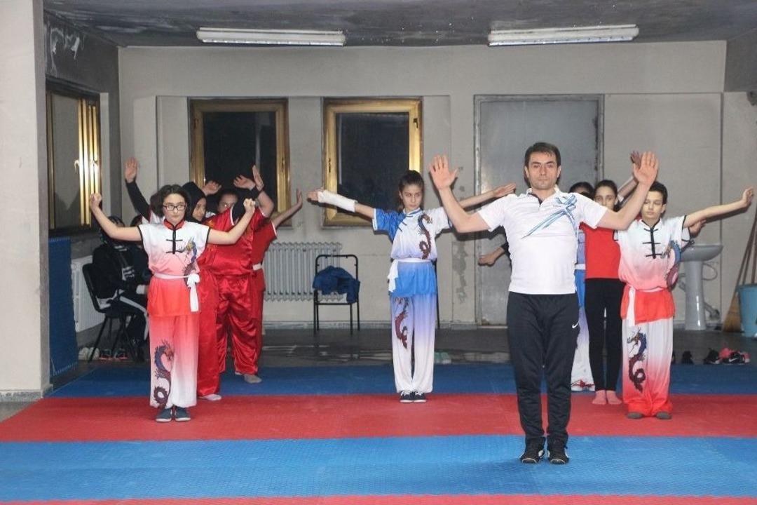 İ&ccedil; Savaştan Ka&ccedil;tıkları T&uuml;rkiye&rsquo;de Wushu Taoli Sporunu &Ouml;ğretiyorlar