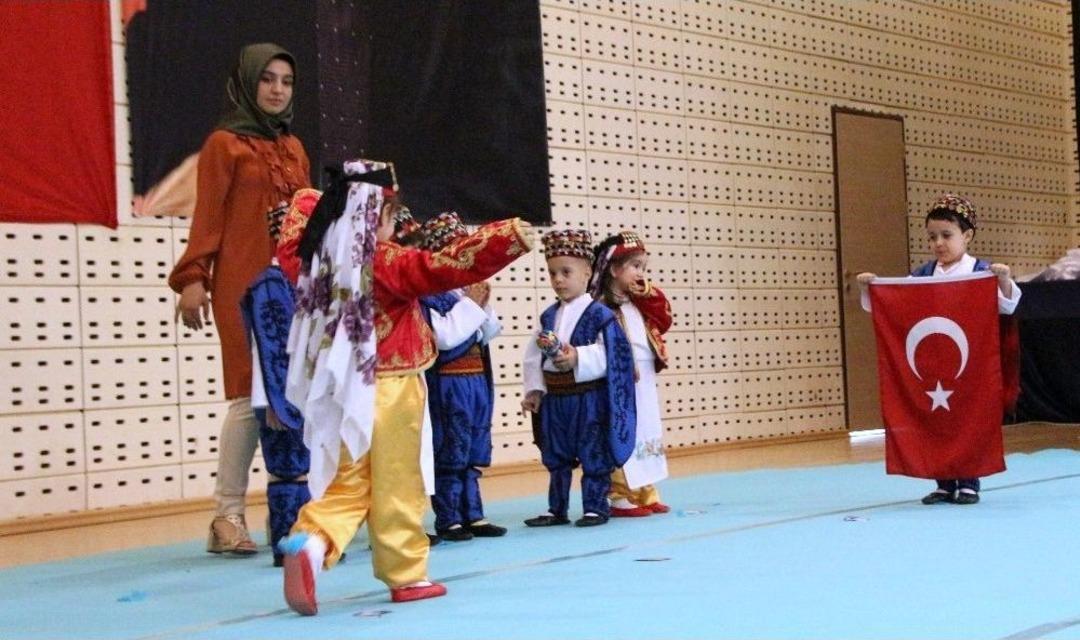 Kreş &Ouml;ğrencilerinin Yıl Sonu G&ouml;sterisi B&uuml;y&uuml;k Beğeni Topladı