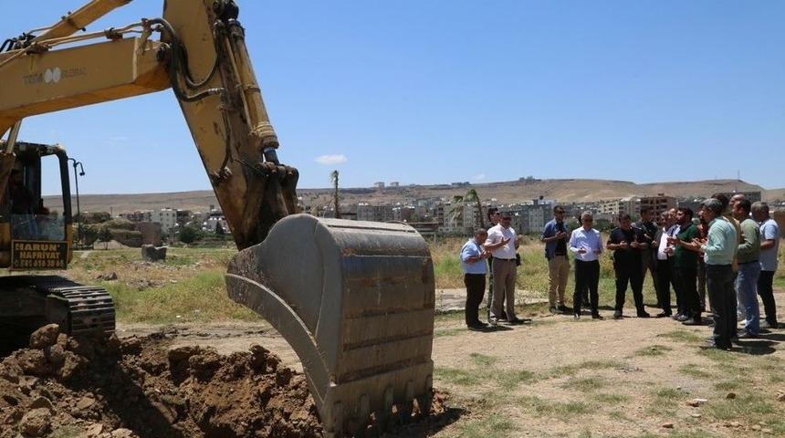Cizre’de Bilim Merkezi İçin İlk Kazma Vuruldu