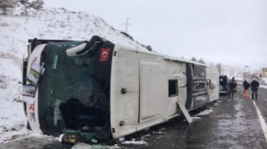 Yozgat&rsquo;ta Trafik Kazası: 1 &Ouml;l&uuml;, 21 Yaralı