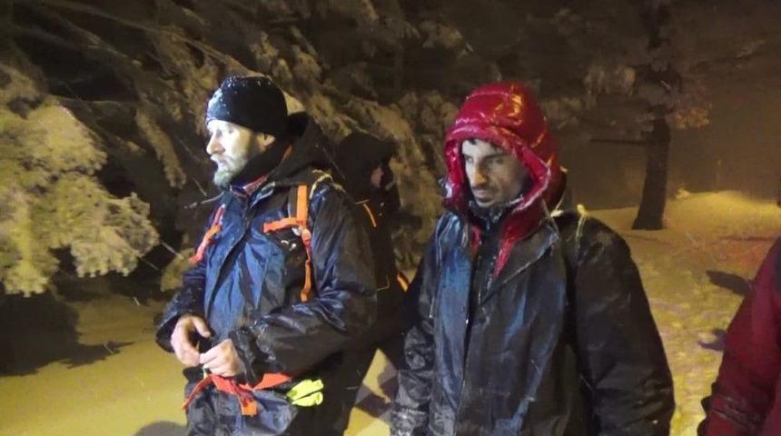 Uludağ&rsquo;da Kaybolan Dağcılara Nefes Kesen Kurtarma Operasyonu