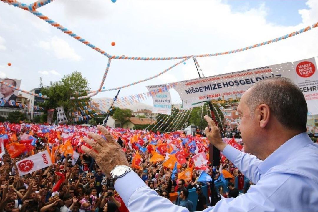Cumhurbaşkanı Erdoğan, &ldquo;benim Varlığım Sizin Moralinizi Bozmaya Yeter&rdquo; (3)