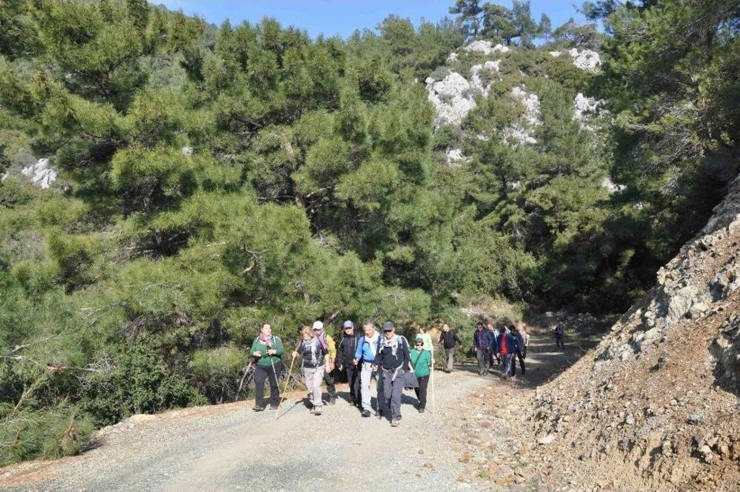 Bayraklı&rsquo;da Doğa Y&uuml;r&uuml;y&uuml;şleri S&uuml;r&uuml;yor