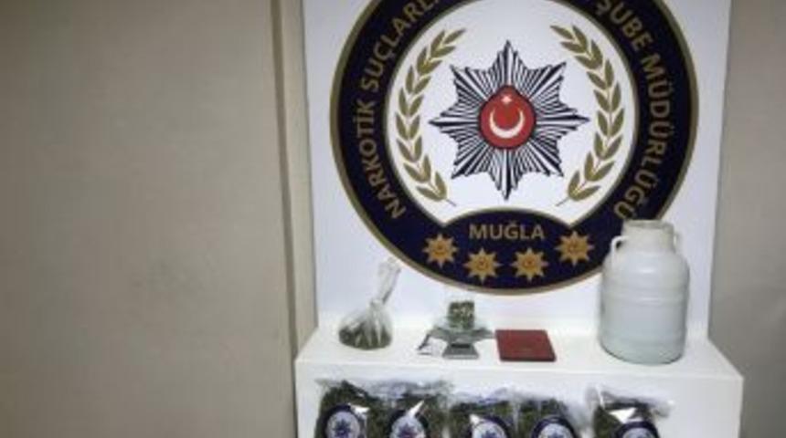 &Uuml;niversitelilere Uyuşturucu Baskını