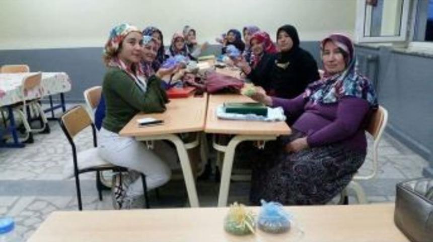 55 Yaşında Kur&rsquo;an-ı Kerim&rsquo;i Okumayı &Ouml;ğreniyor