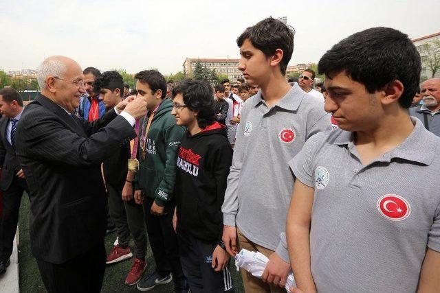 Okul Sporları &Ouml;d&uuml;lleri Sahiplerini Buldu 1