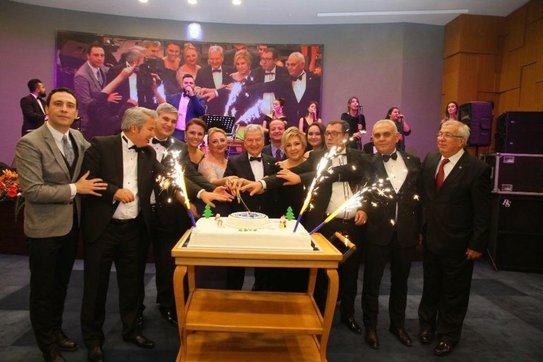 İto Eğitim Ve Sağlık Vakfı &Uuml;yeleri Yeni Yıl Balosunda