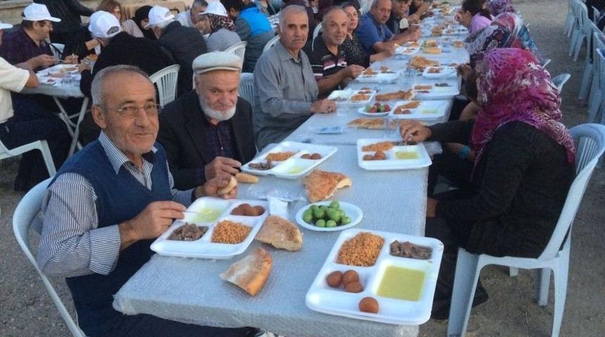 Odunpazarı Belediyesi Kırsal Mahallelerde İftar Vermeye Devam Ediyor