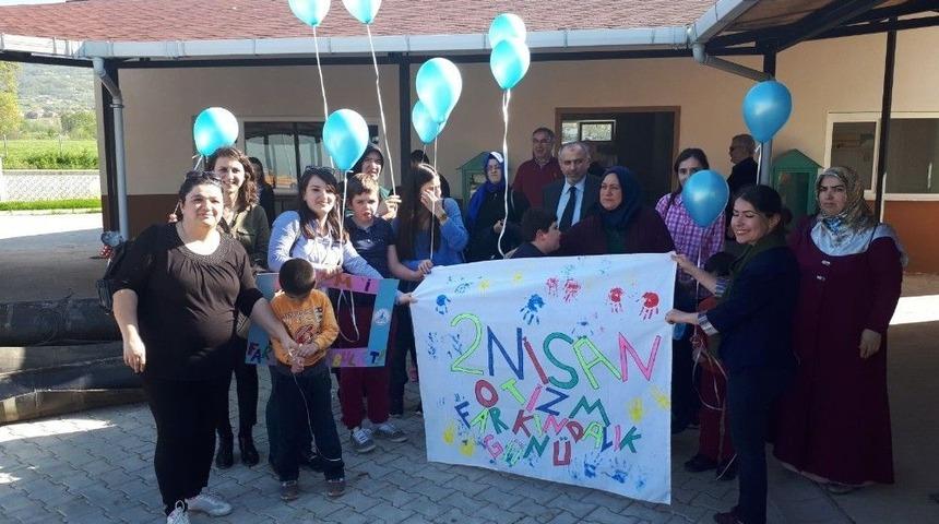 Kartepeli &Ouml;zel &Ccedil;ocuklar, Atla Terapi Merkezi&rsquo;de Otizm Haftası