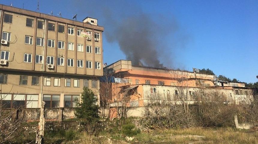 Esenler&rsquo;de Deri İmalathanesinde Yangın