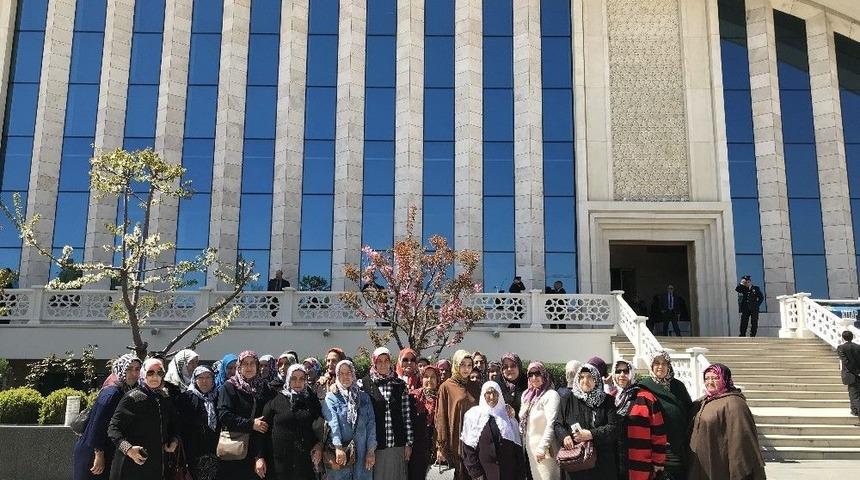 Sincanlı Hanımlar Moral Depoluyor