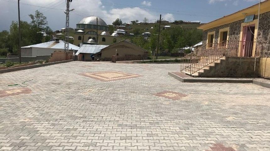 İpekyolu Belediyesinden Yol Yapım &Ccedil;alışması