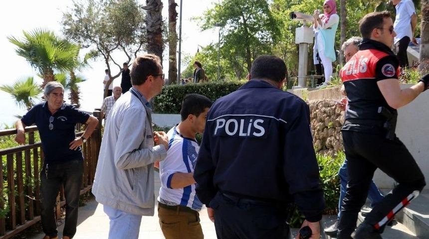 D&uuml;ş&uuml;k Maaş Gerek&ccedil;esiyle İntihara Kalkışan &Ccedil;aycıya, Polisten Tavsiye