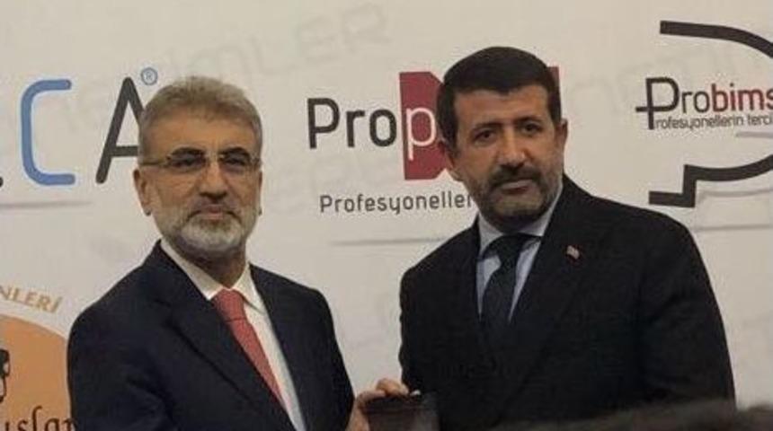 Ekinci&rsquo;ye Ak Evler Projesiyle Yılın Başkanı &Ouml;d&uuml;l&uuml;