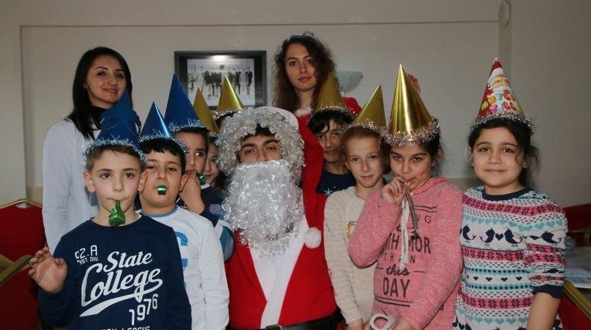 &Ccedil;ocuklara Yılbaşı S&uuml;rprizi