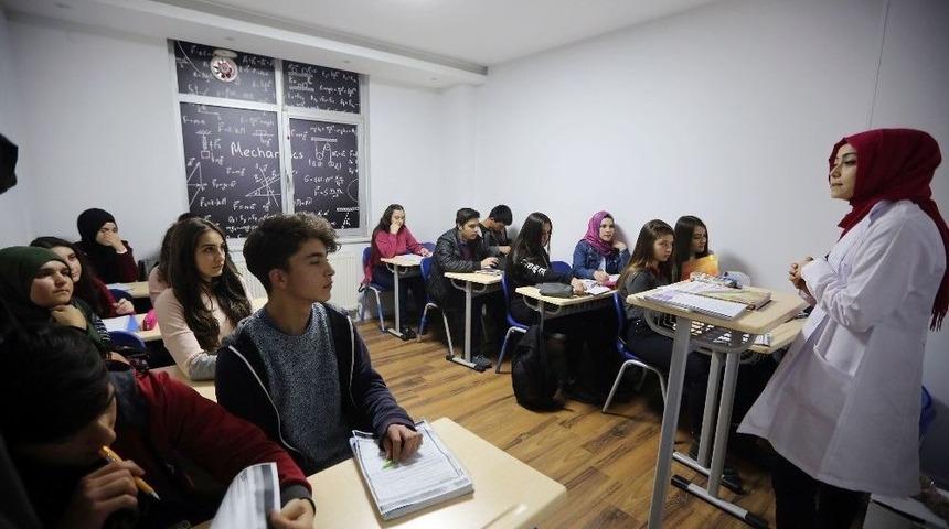 Gen&ccedil;ler &Uuml;niversiteye Yenimahalle&rsquo;de Hazırlanıyor