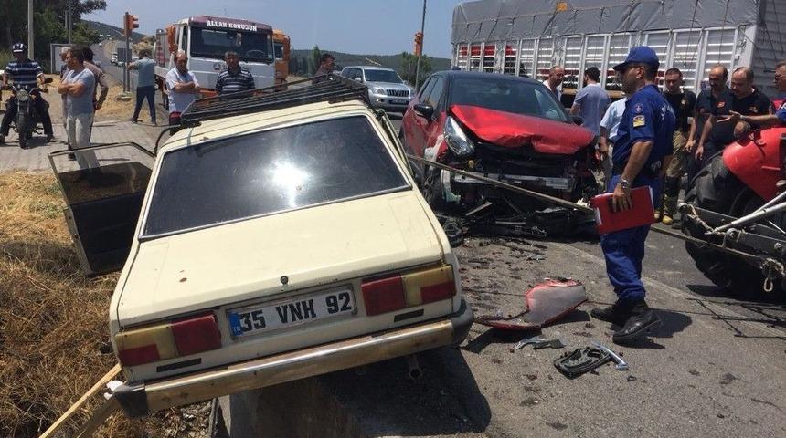 İzmir’de Ehliyetsiz Sürücü Kaza Yaptı: 1 Yaralı