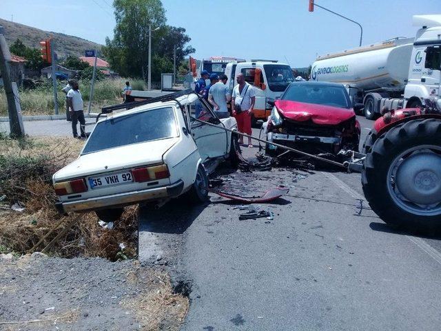 İzmir’de Ehliyetsiz Sürücü Kaza Yaptı: 1 Yaralı