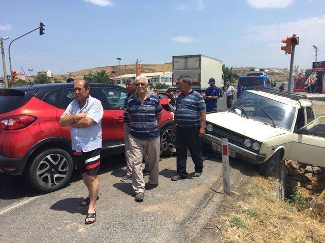 İzmir’de Ehliyetsiz Sürücü Kaza Yaptı: 1 Yaralı