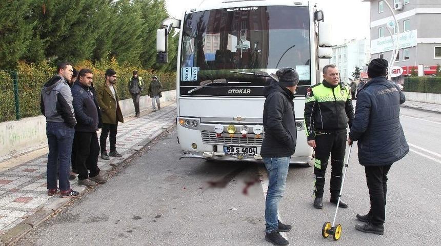 Servis Aracının Altında Feci Şekilde Can Verdi