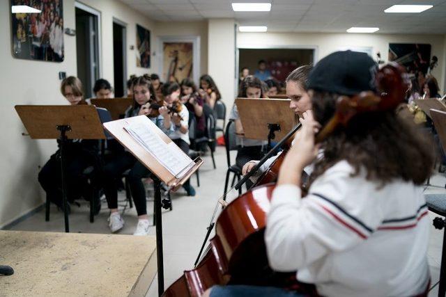 İki Elin Sesi Var Çocuk Senfoni Orkestrası Tiran Yolcusu