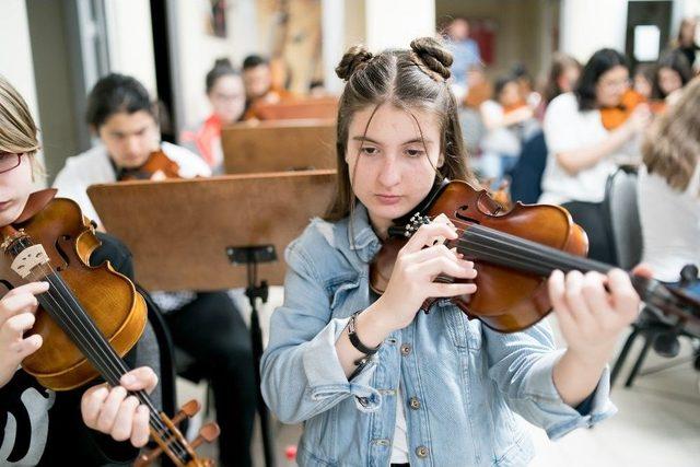 İki Elin Sesi Var Çocuk Senfoni Orkestrası Tiran Yolcusu