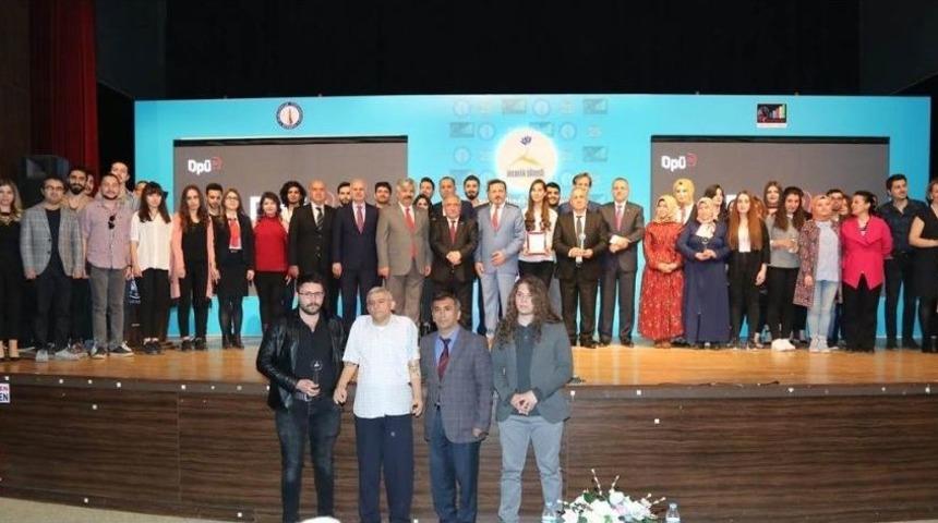 K&uuml;tahya&rsquo;da &rsquo;insanlık &Ouml;lmedi&rsquo; &Ouml;d&uuml;lleri Sahiplerini Buldu