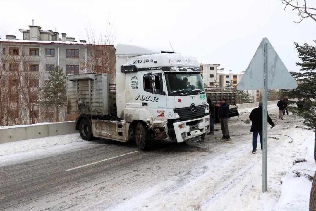 Yozgat&rsquo;ta Kar Kazaları Da Beraberinde Getirdi