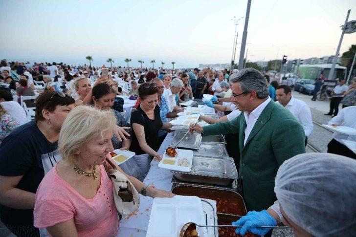 Karşıyaka’da 7 Bin Kişilik İftar G3