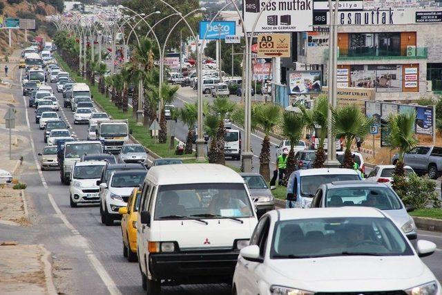 Bodrum’da Kilometrelerce Kuyruk Oluştu, Trafik Durdu