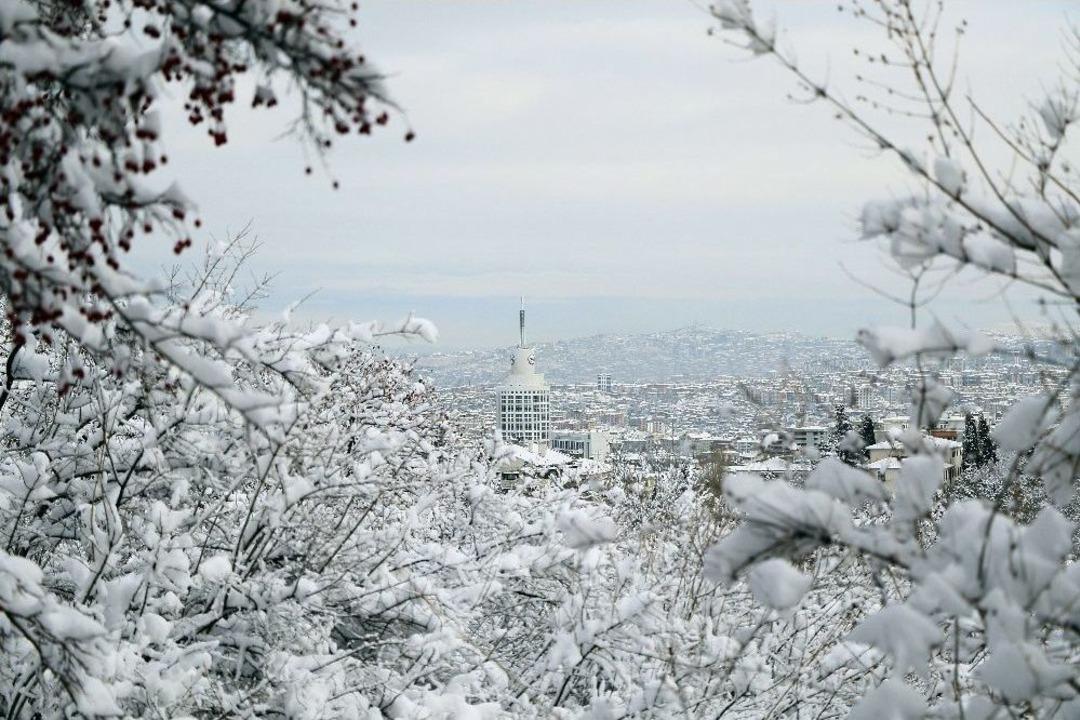 Ankara&rsquo;da Kar Kartpostallık G&ouml;r&uuml;nt&uuml;ler Oluşturdu