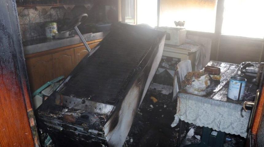 Apartman Katında &Ccedil;ıkan Yangın Korkuttu