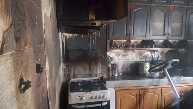 Apartman Katında &Ccedil;ıkan Yangın Korkuttu 2