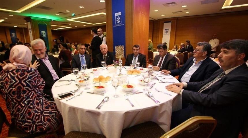 Gurup Liderleri Tanışma Yemeğinde Buluştu