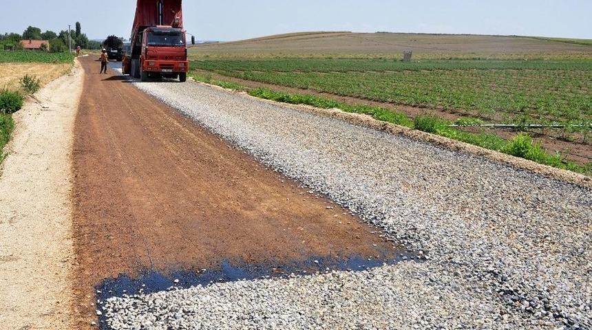 Kırsal Mahallelerde Yol Çalışmaları Sürüyor