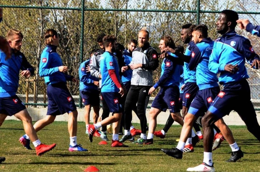 B.b. Erzurumspor, Adana Demirspor Ma&ccedil;ı Hazırlıklarına S&uuml;rd&uuml;r&uuml;yor