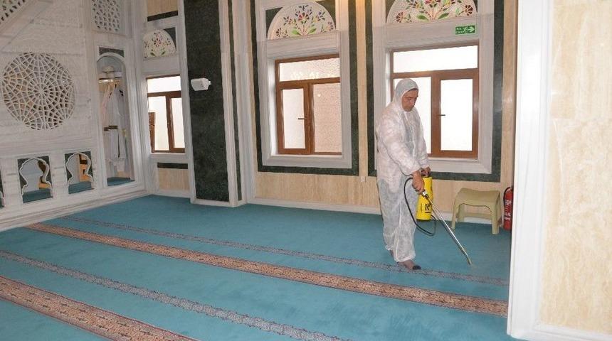 Bilecik&rsquo;te Cadde Ve Sokaklar G&uuml;l Suyu Kokuyor