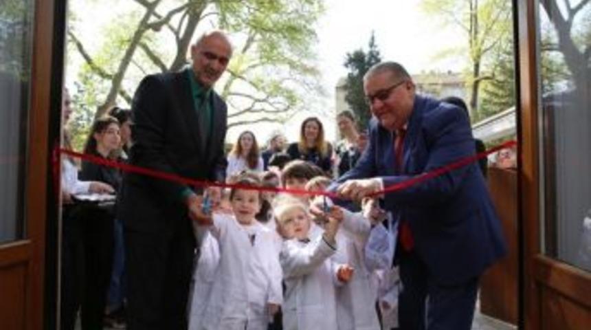 Minik &Ouml;ğrencilerin Heyecanını Paylaştı