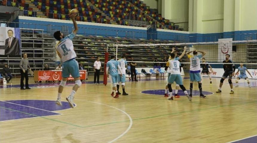 Haliliye Voleybol Takımı Galibiyet Serisini 5&rsquo;e &Ccedil;ıkardı