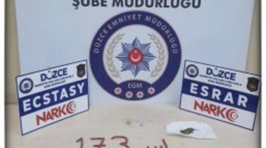 D&uuml;zce&rsquo;de Uyuşturucu Satıcılarına Operasyon: 5 G&ouml;zaltı
