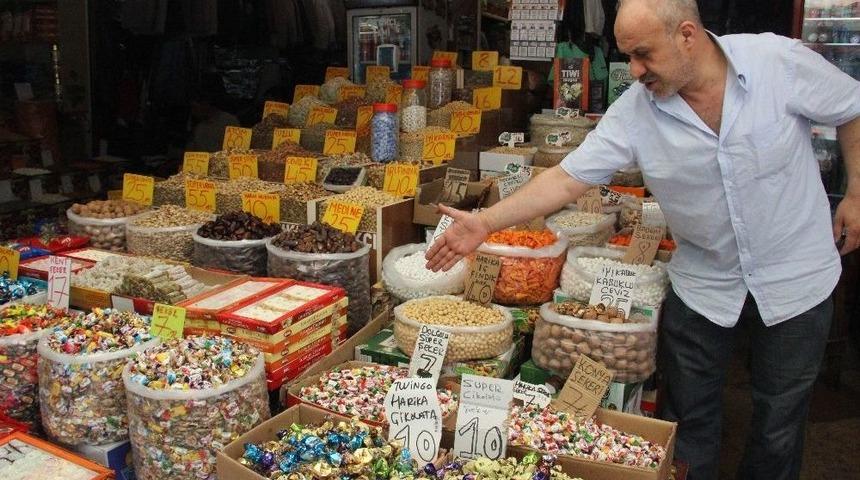 Bayram Şekeri Ve K&uuml;l&uuml;n&ccedil;e Tezgahları S&uuml;sledi