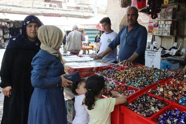 Bayram Şekeri Ve Külünçe Tezgahları Süsledi