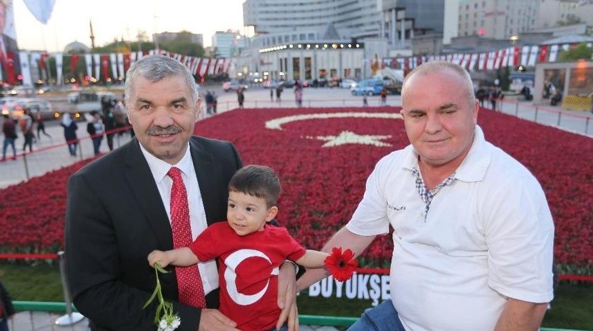 Rekor Bayrağa Yoğun İlgi