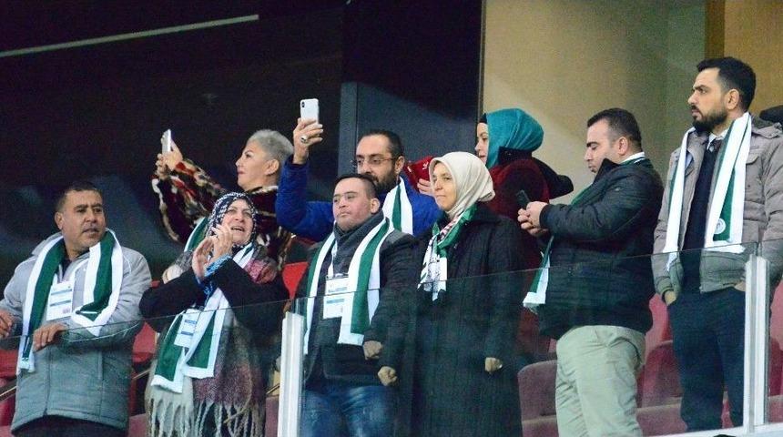 Filistinli Muhammed Ve Ailesi Konyaspor&rsquo;un Fenerbah&ccedil;e Ma&ccedil;ında Onur Konuğu Oldu