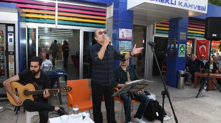 Konyaaltı Emekli Kahvesinde Muhteşem Konser