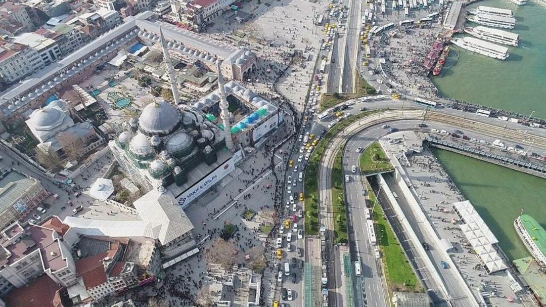 Galata K&ouml;pr&uuml;s&uuml;&rsquo;ne Kadar Uzanan 61 Milyonluk Kuyruk