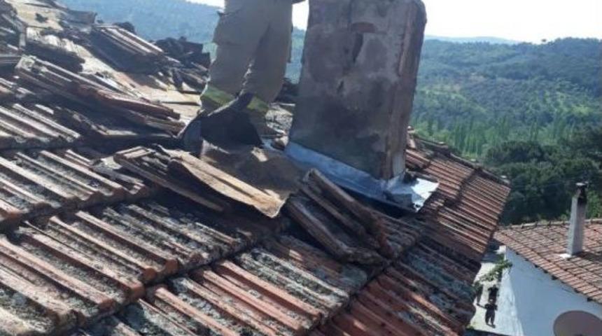 Havran&rsquo;da Baca Yangını Evi Yakıyordu