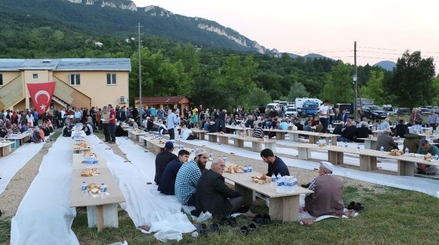 &Uuml;rkmezer, Orucunu Akkışla K&ouml;y&uuml;&rsquo;nde A&ccedil;tı