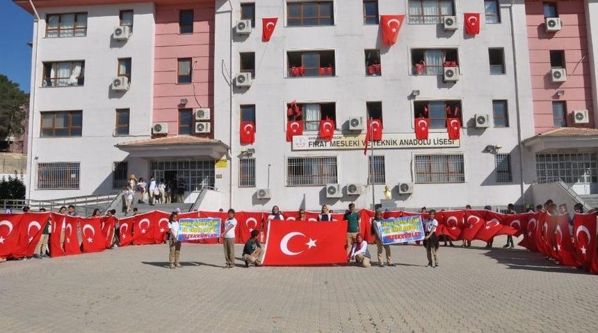 Isparta&rsquo;dan Şanlıurfa&rsquo;ya 200 T&uuml;rk Bayrağı